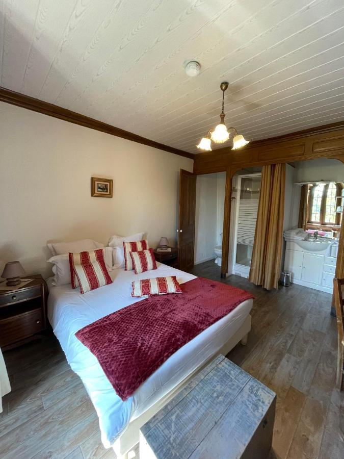 Manoir Du Grail Bed & Breakfast Devesset Exterior photo
